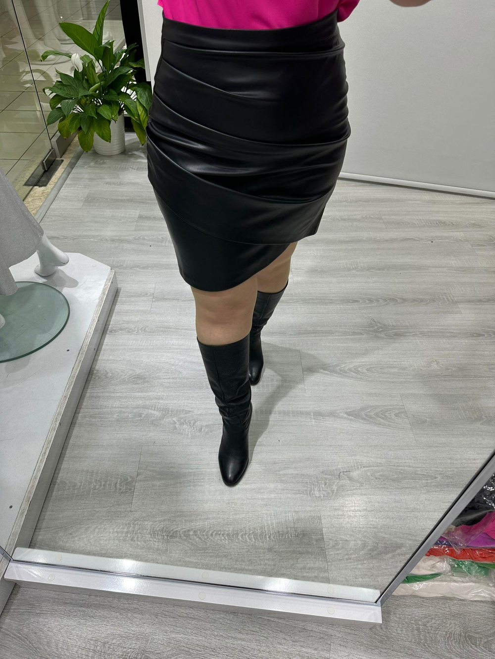 Siyah Yan Pileli Deri Etek 7069