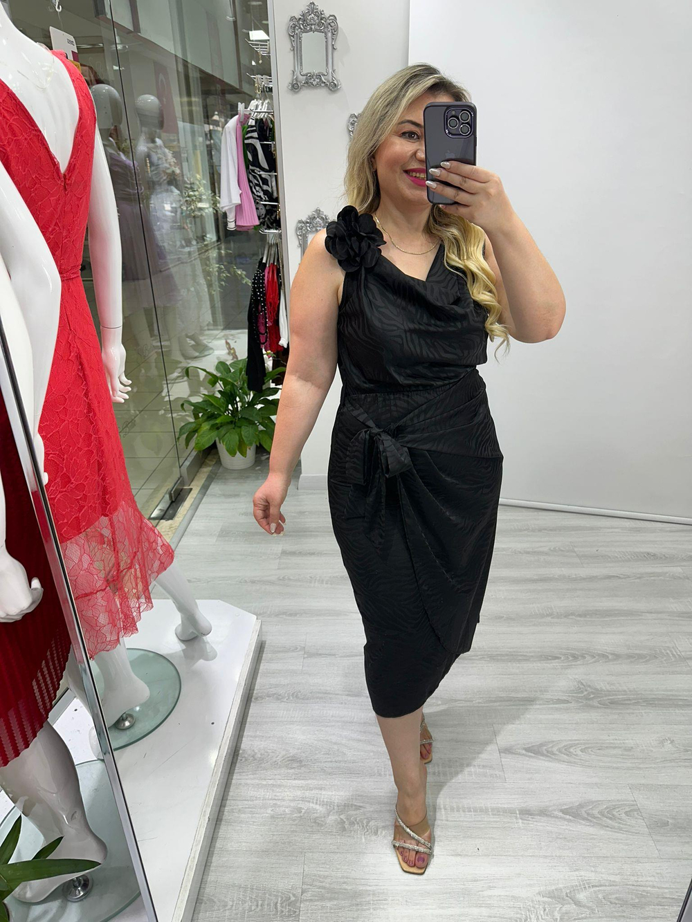 Siyah Zebra Desenli Saten Yaka Çiçek Detaylı Elbise stp 2341