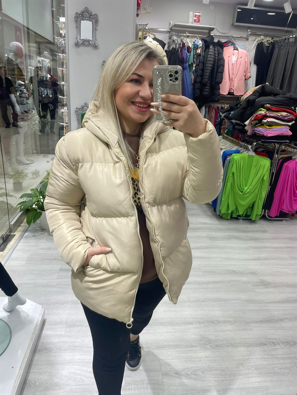 Taş Rengi Kapşonlu Şişme Mont 