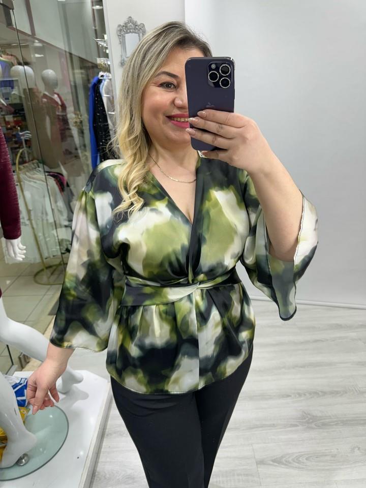 Yeşil Desenli Önü Düğümlü Saten Bluz stp 25y1303