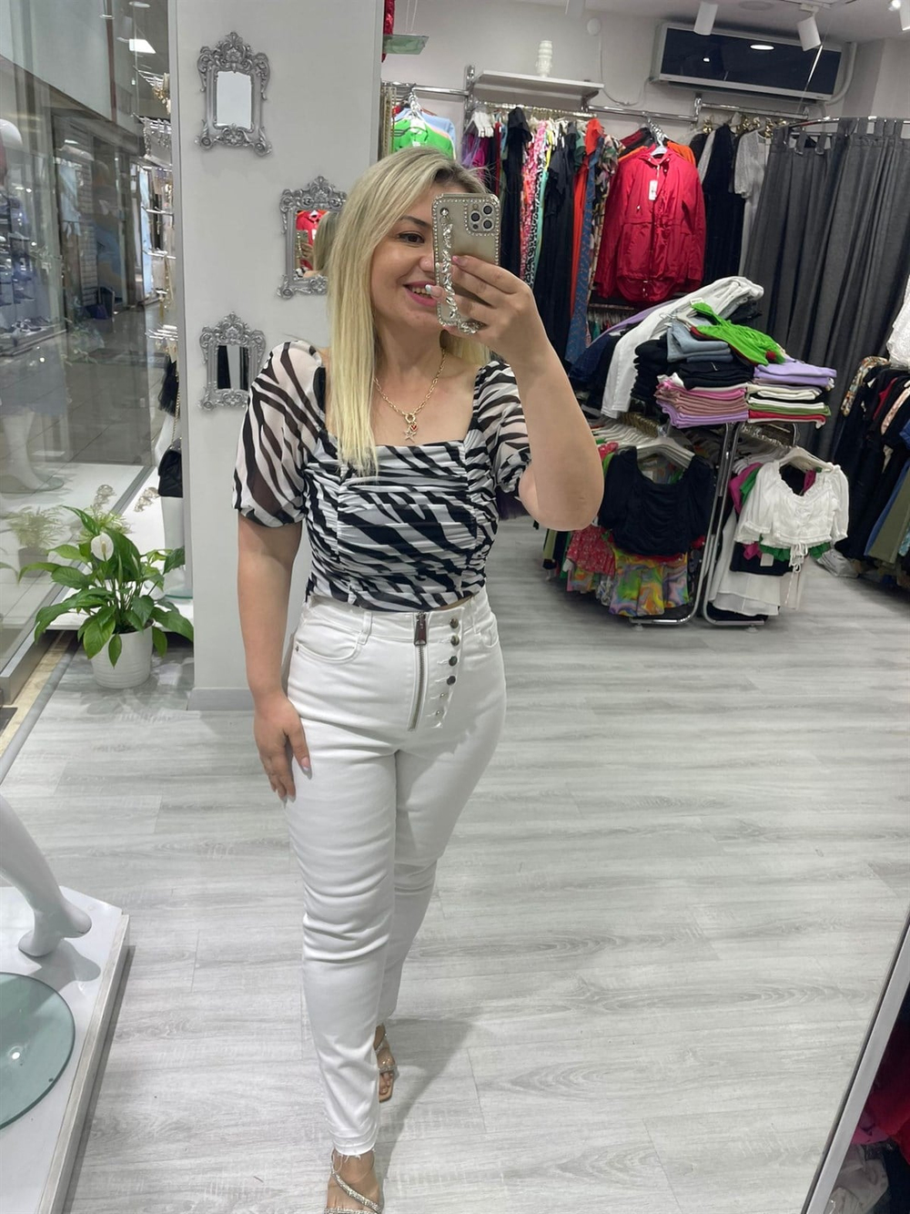 Zebra Desenli Tül Drapeli Kısa Kollu Bluz 