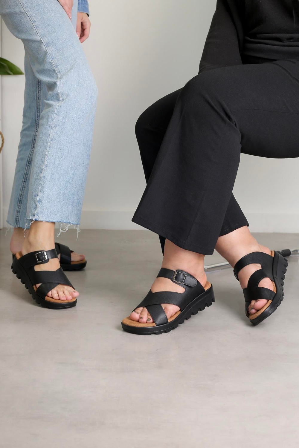 ALDI  MODEL 3 CM TABANLI ÇAPRAZ BATLI TERLİK SIYAH