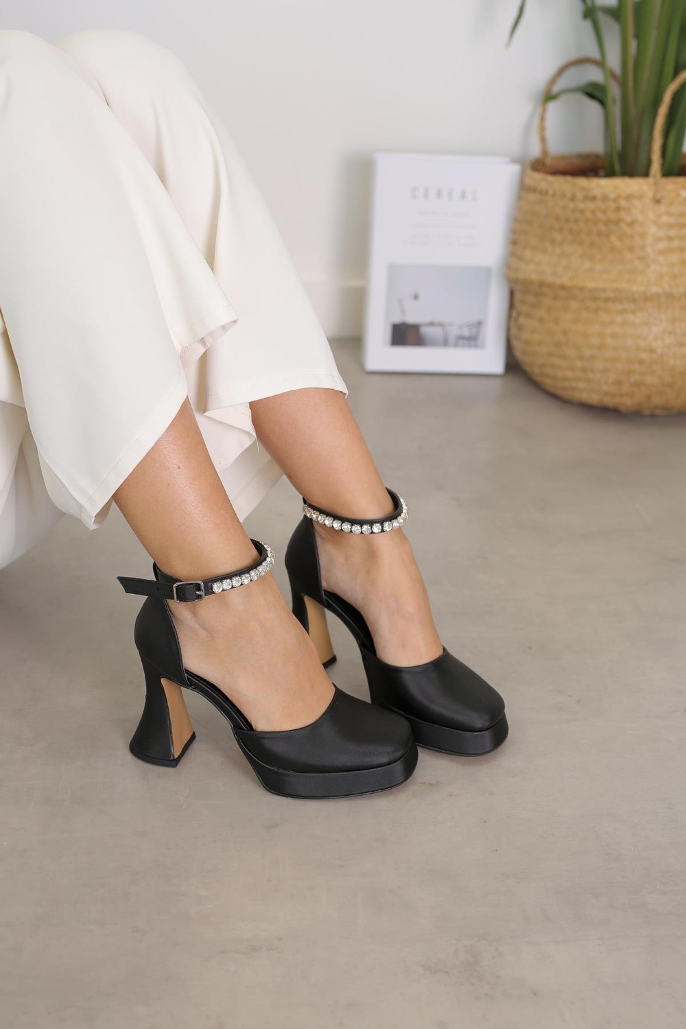 FERYA MODEL 10 CM PLATFORM TAŞ DETAYLI YENİ SEZON TOPUKLU AYAKKABI SIY.SATEN