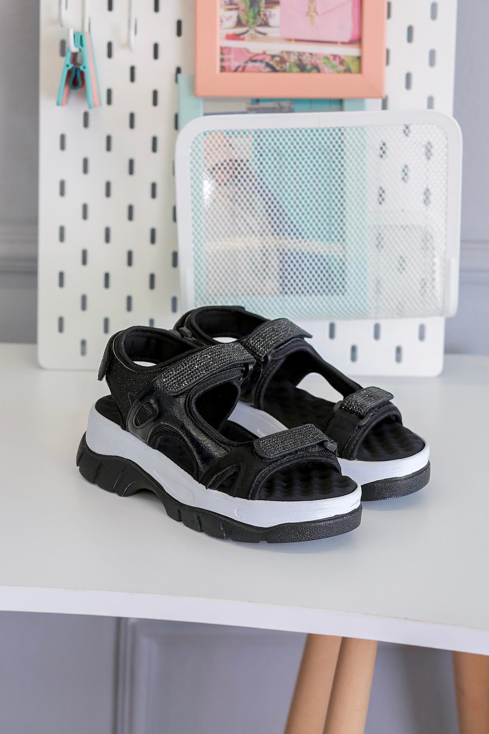 JESSİE MODEL 5 CM CIRTCIRT DETAYLI YENİ SEZON SANDALET SIY.TAS