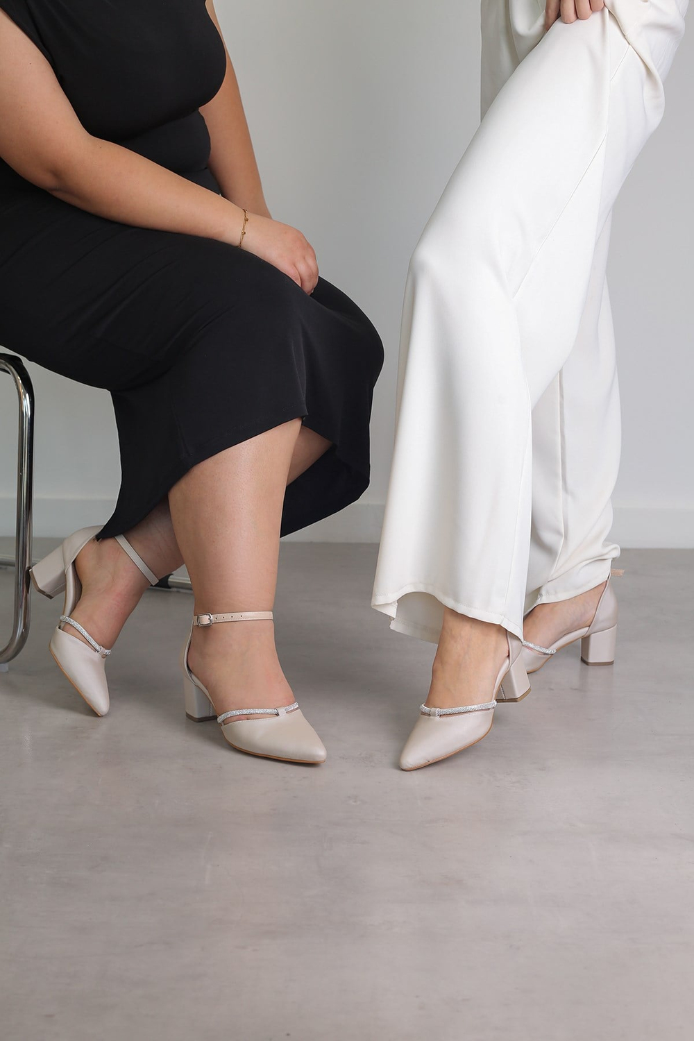 JODİ MODEL 5CM TOPUKLU TAŞLI AYAKAKBI TEN.SATEN