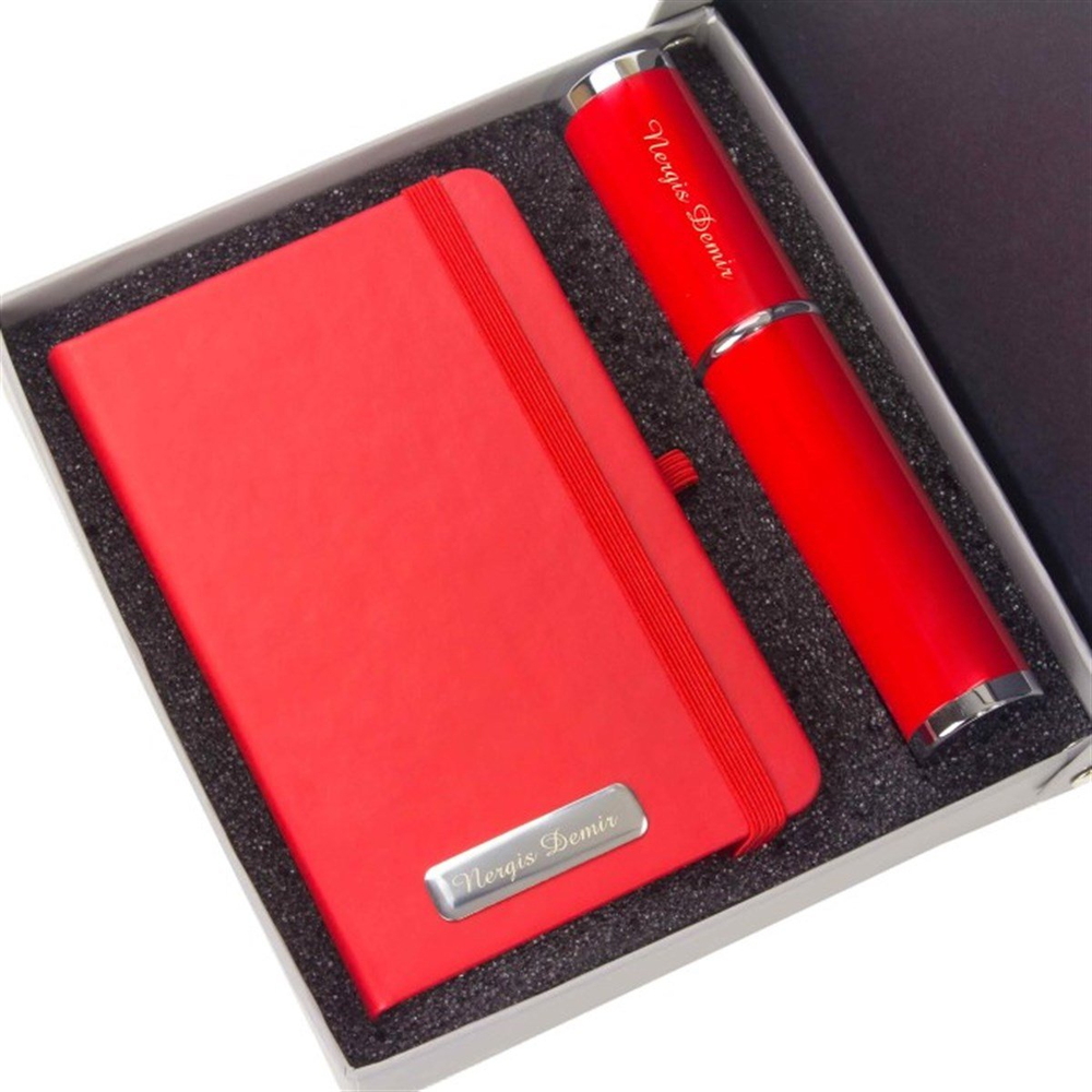 İsme Özel Kırmızı Defter ve Silindir Kutulu Tükenmez Kalem Seti 