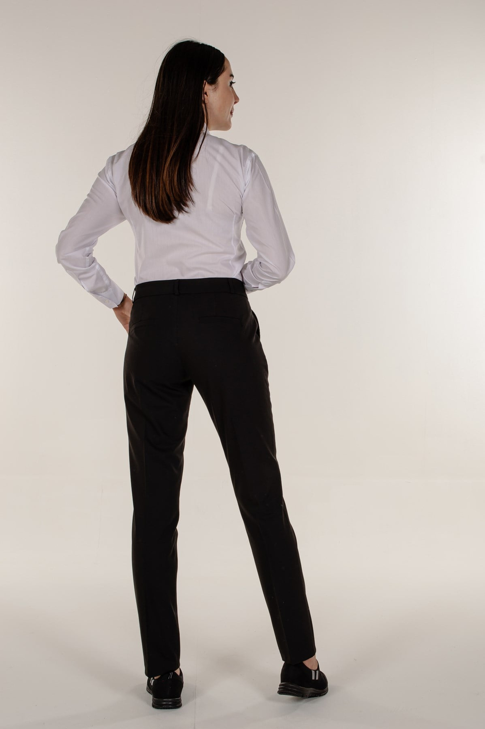 Beyaz Pamuklu Uzun Kollu Kadın Gömlek