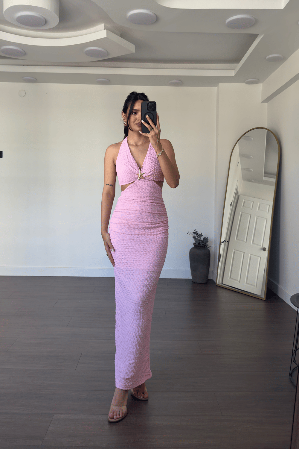Aksesuar Detaylı Boyundan Bağlamalı Elbise-Pembe