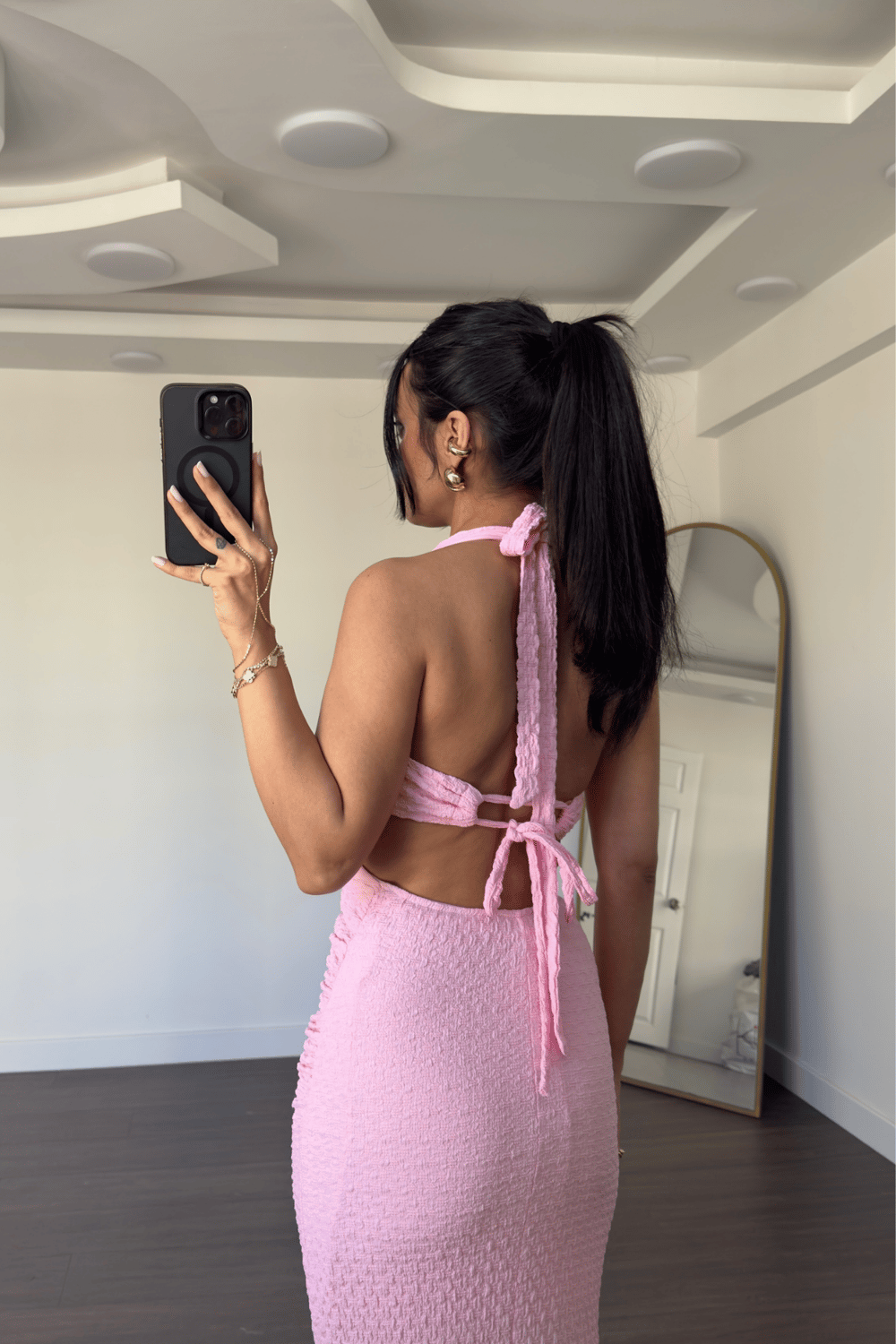 Aksesuar Detaylı Boyundan Bağlamalı Elbise-Pembe