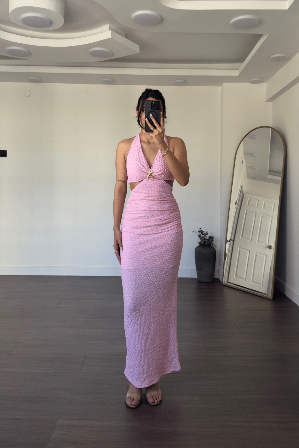 Aksesuar Detaylı Boyundan Bağlamalı Elbise-Pembe