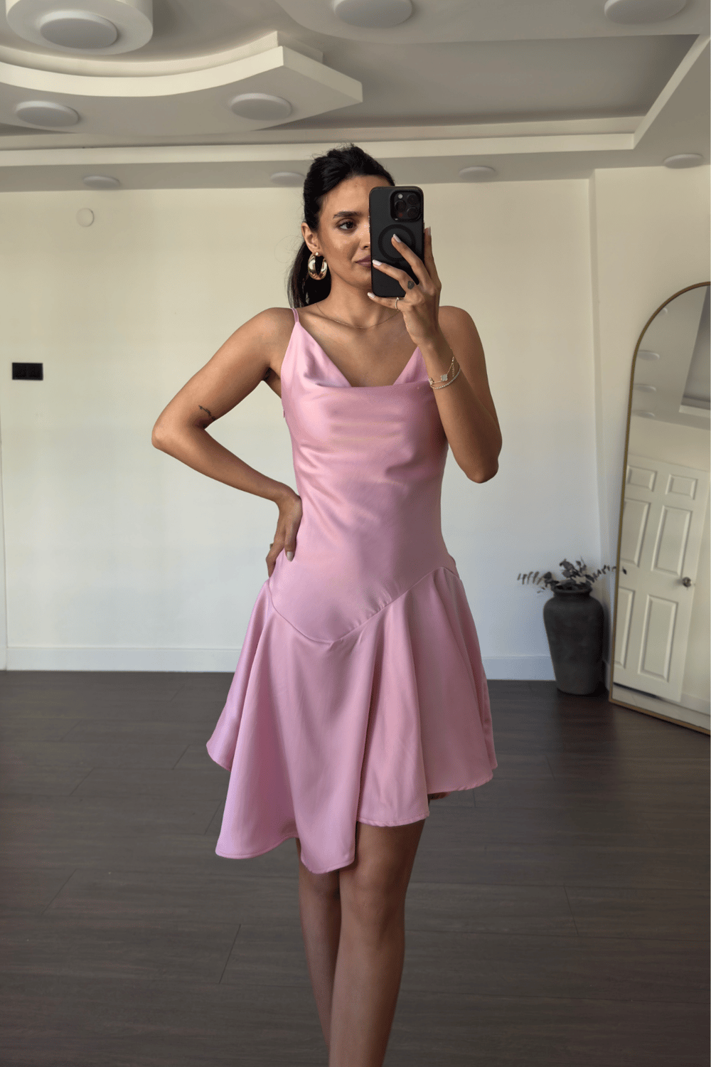Asimetrik Fırfır Detaylı Degaje Yaka Elbise-Pembe