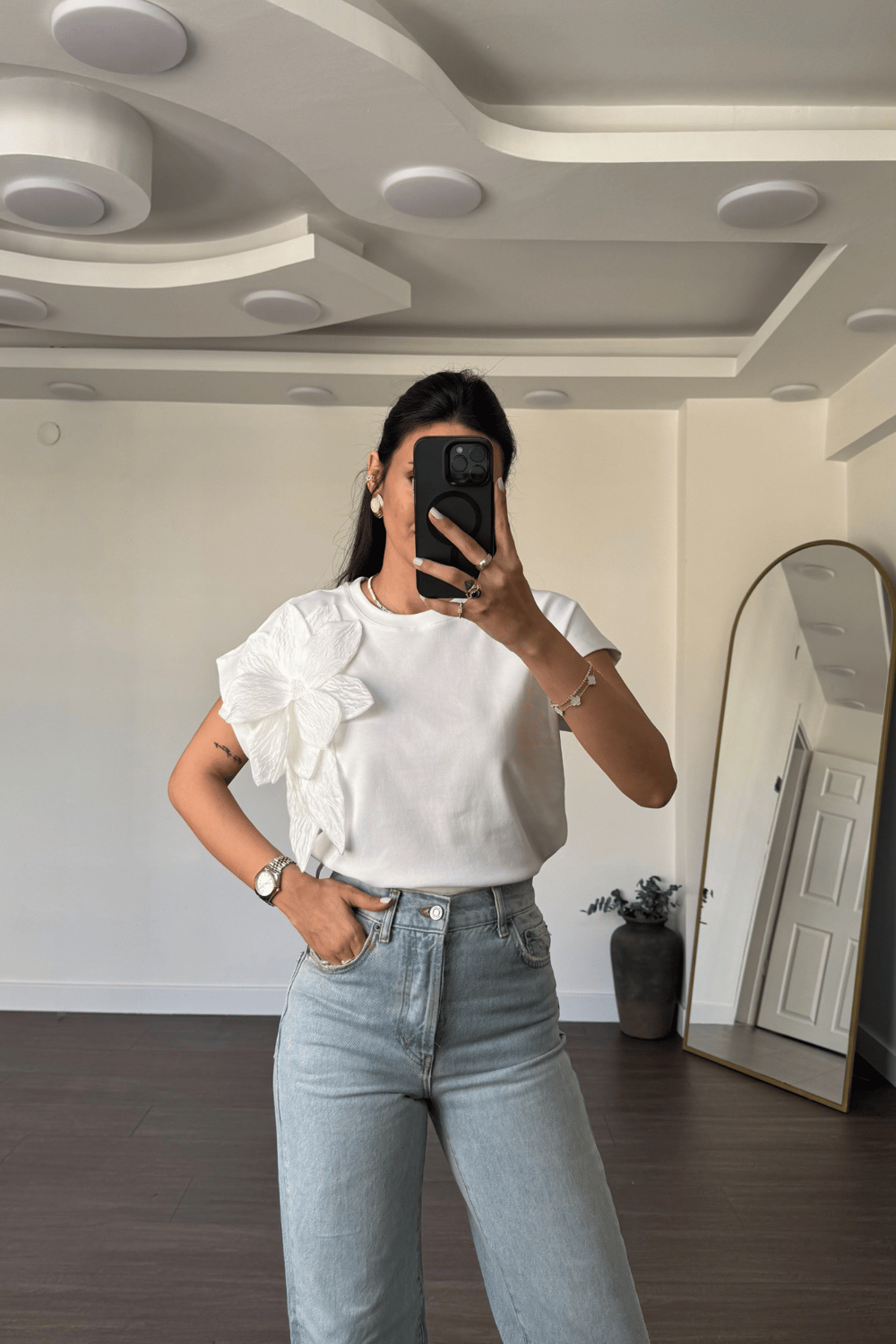 Bisiklet Yaka Aksesuarlı T-shirt-Ekru