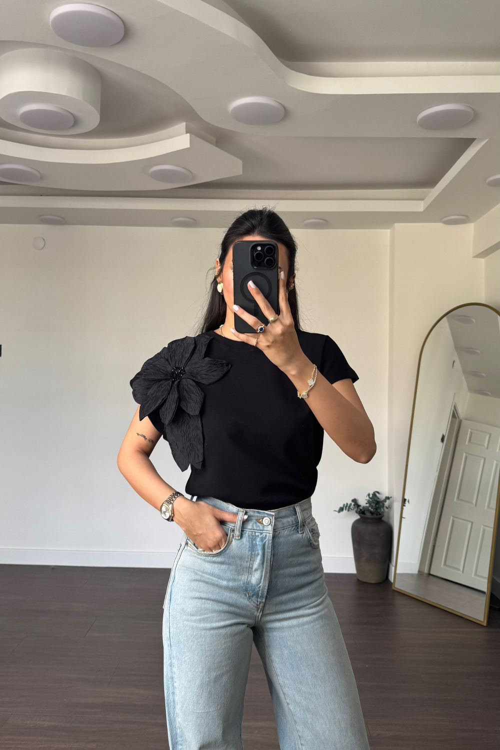 Bisiklet Yaka Aksesuarlı T-shirt-Siyah