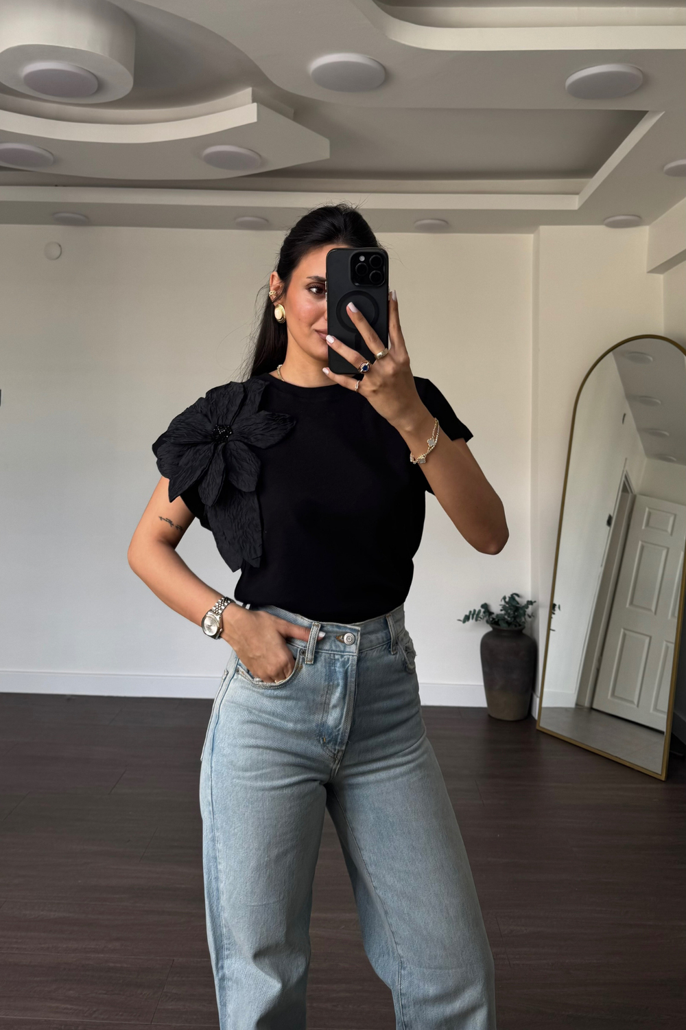 Bisiklet Yaka Aksesuarlı T-shirt-Siyah