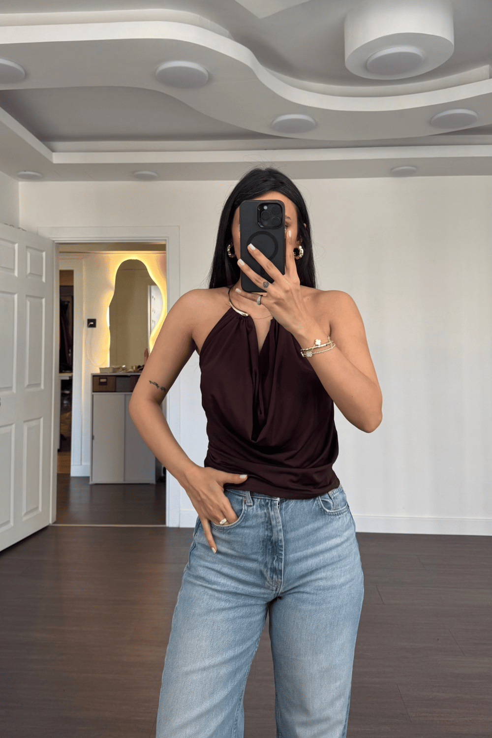 Boyundan Aksesuarlı Degaje Yaka Bluz-Kahve