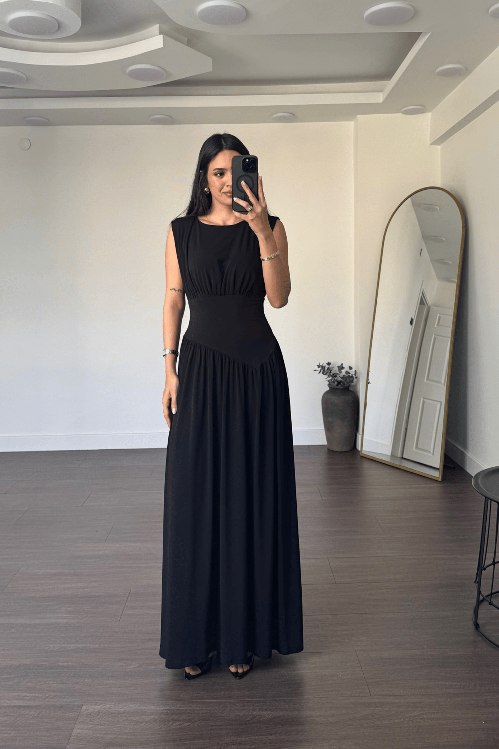 Büzgü Detaylı Sıfır Kol Elbise-Siyah