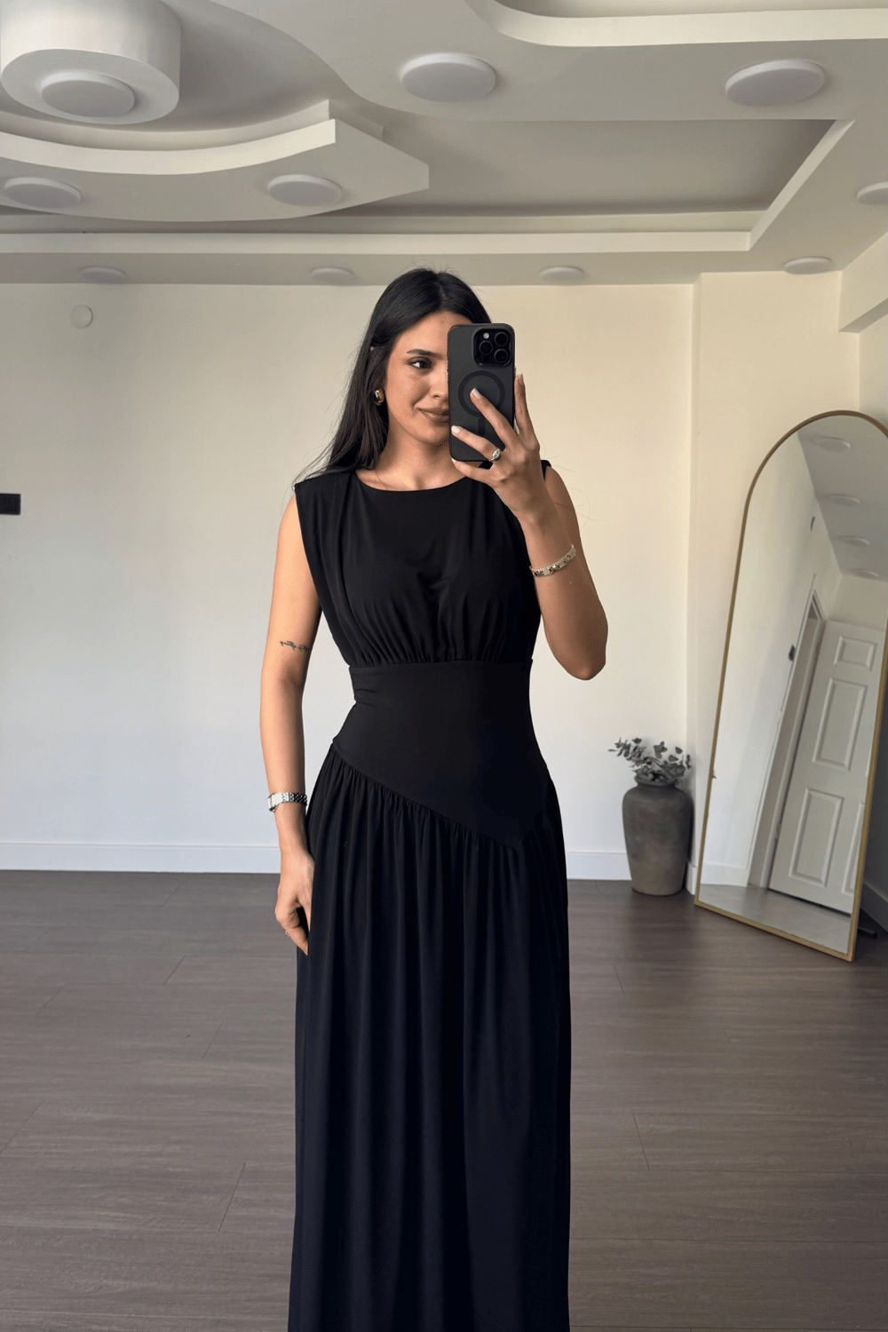 Büzgü Detaylı Sıfır Kol Elbise-Siyah