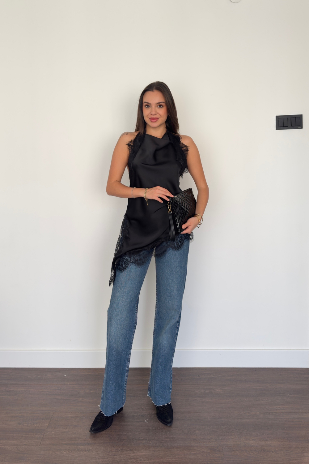 Dantel Detaylı Saten Bluz-Siyah