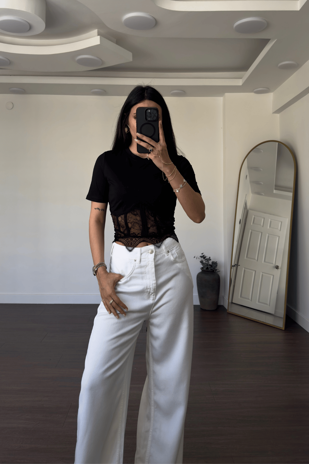 Dantel Detaylı Sırttan Bağlamalı T-Shirt-Siyah