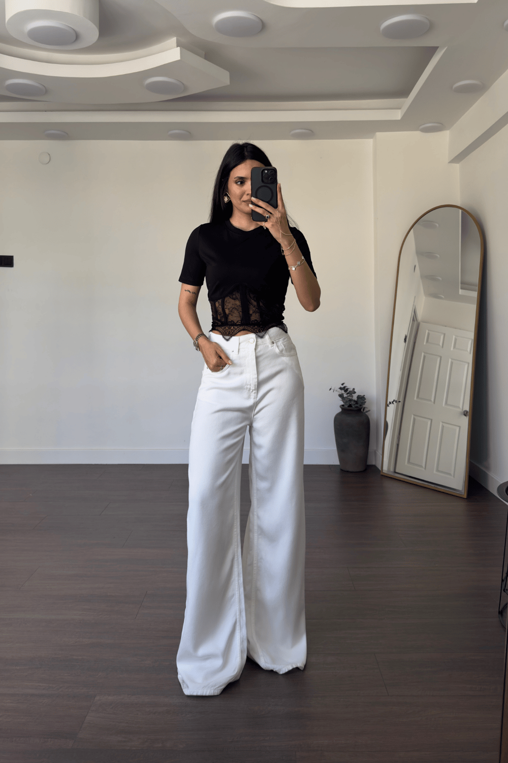 Dantel Detaylı Sırttan Bağlamalı T-Shirt-Siyah