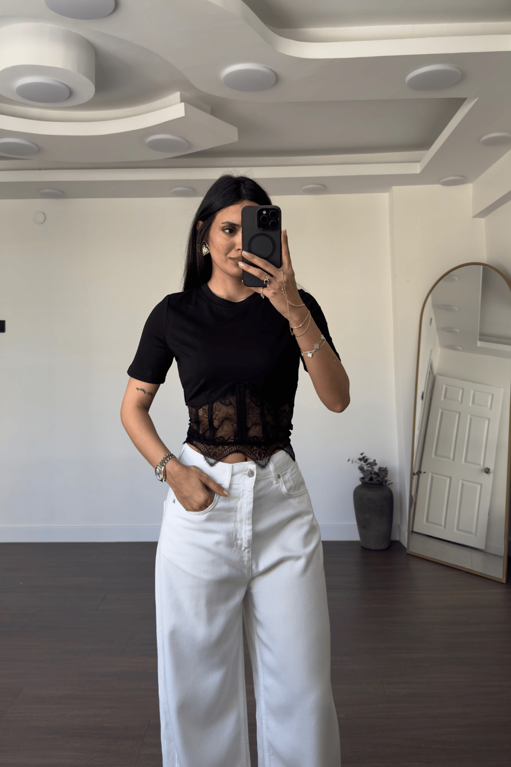 Dantel Detaylı Sırttan Bağlamalı T-Shirt-Siyah
