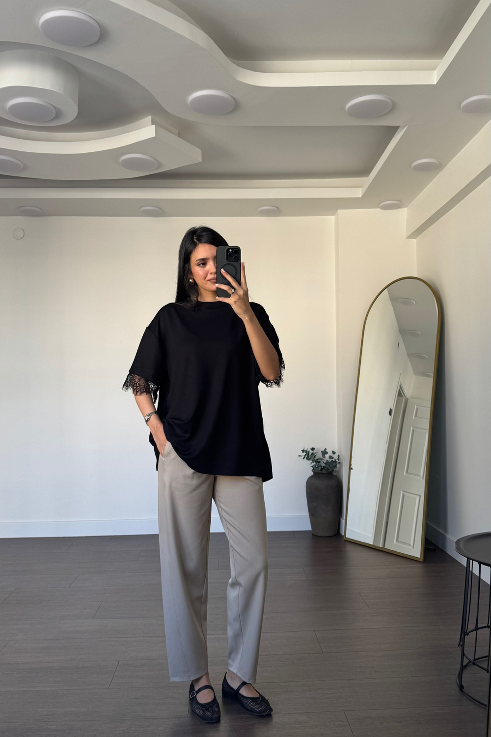 Dantel Detaylı Tişört-Siyah