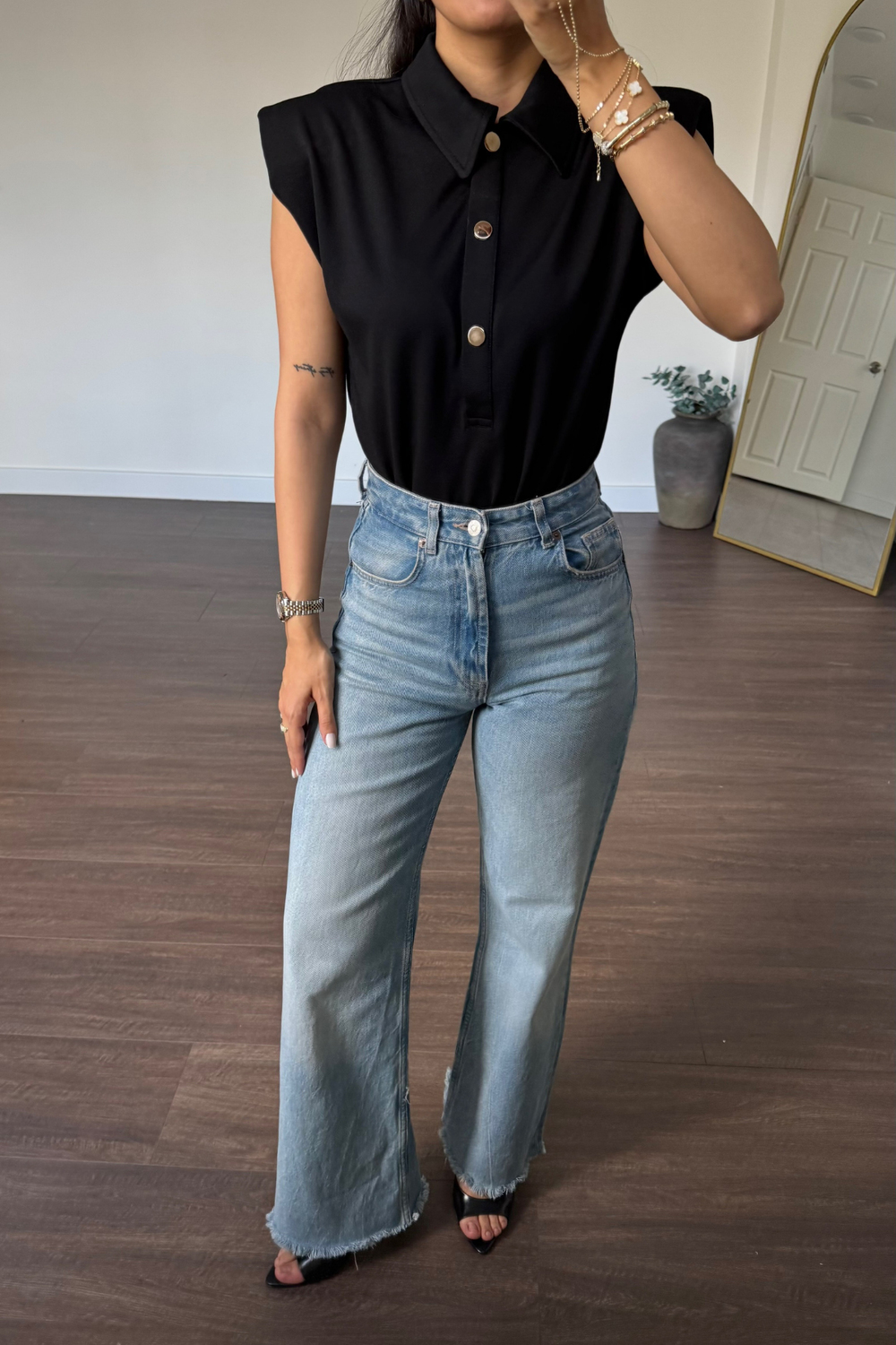 Gold Düğmeli Vatkalı Bodysuit-Siyah