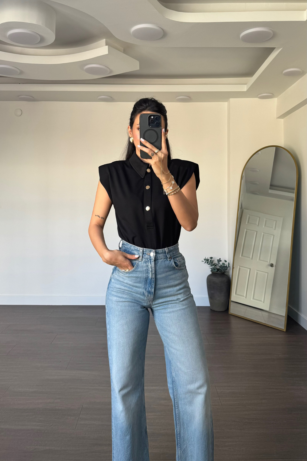 Gold Düğmeli Vatkalı Bodysuit-Siyah