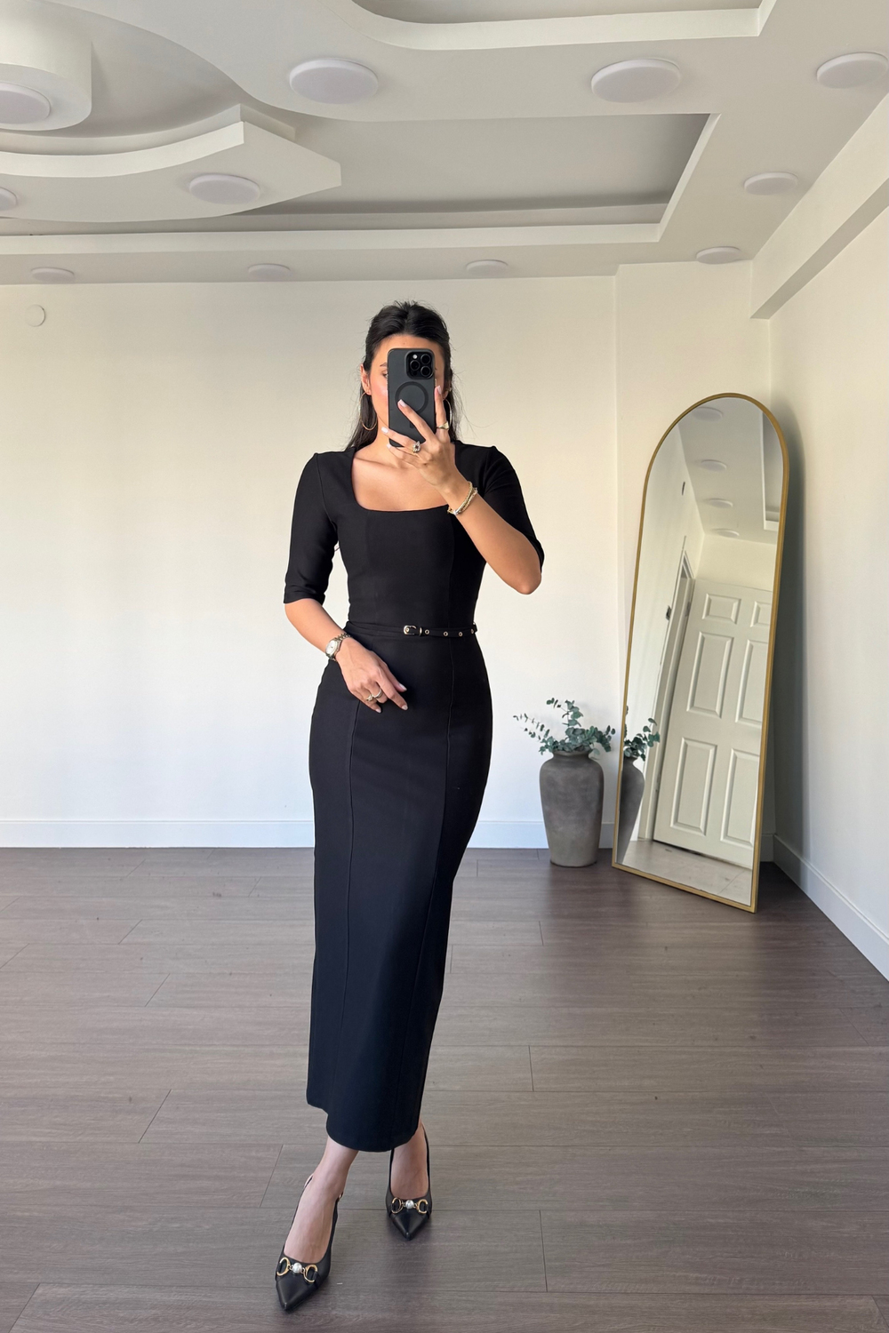 Kare Yaka Kemerli Midi Kalem Elbise-Siyah