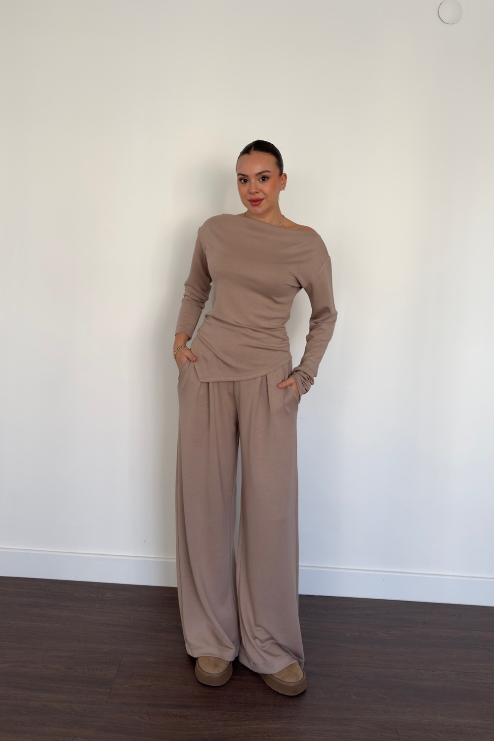 Kayık Yaka Asimetrik Bluz Pantolon Takım-Bej