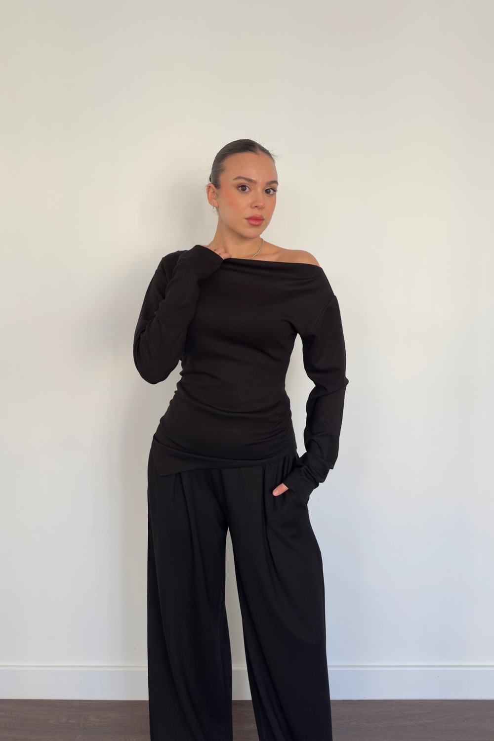 Kayık Yaka Asimetrik Bluz Pantolon Takım-Siyah