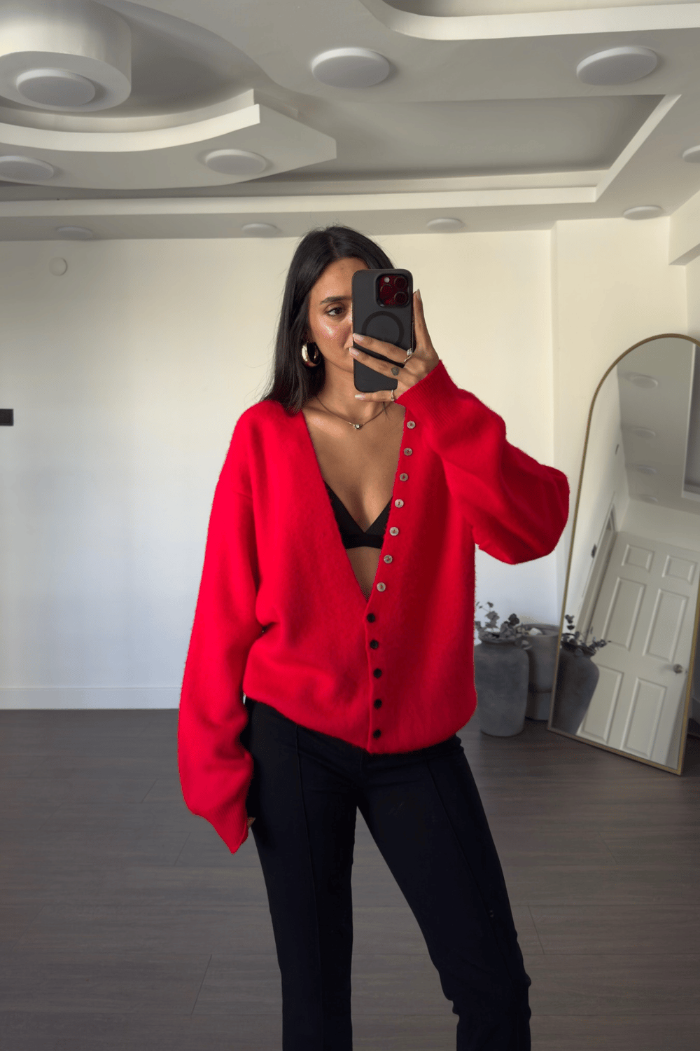 Marka Model Derin V Yaka Düğme Detaylı Hırka-Kırmızı