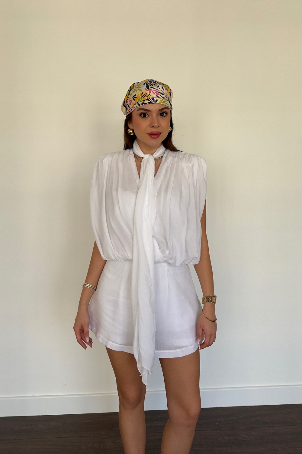 Omuz Vatkalı Beyaz Tulum-Beyaz