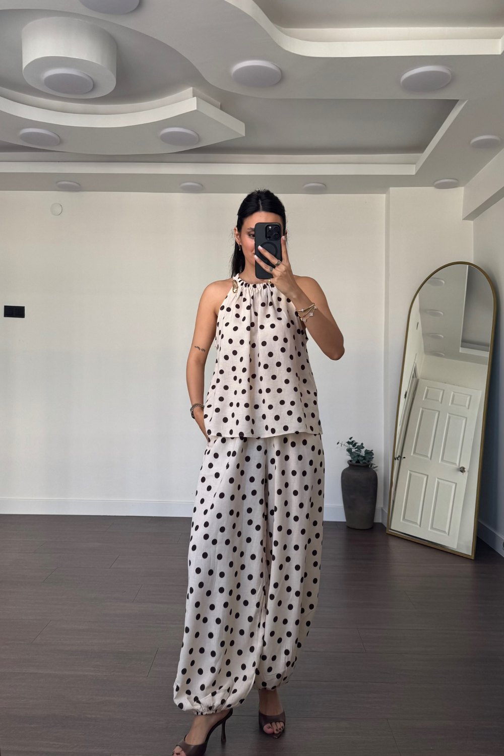 Puantiyeli Halter Yaka Bluz Şalvar Pantolon Takım-Bej