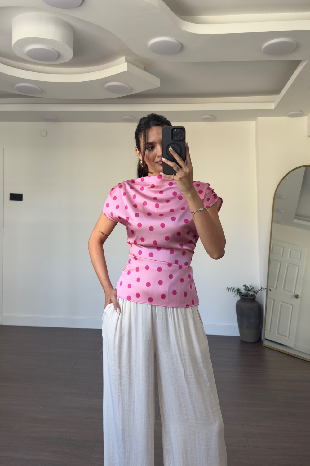 Puantiyeli Kayık Yaka Saten Bluz-Pembe