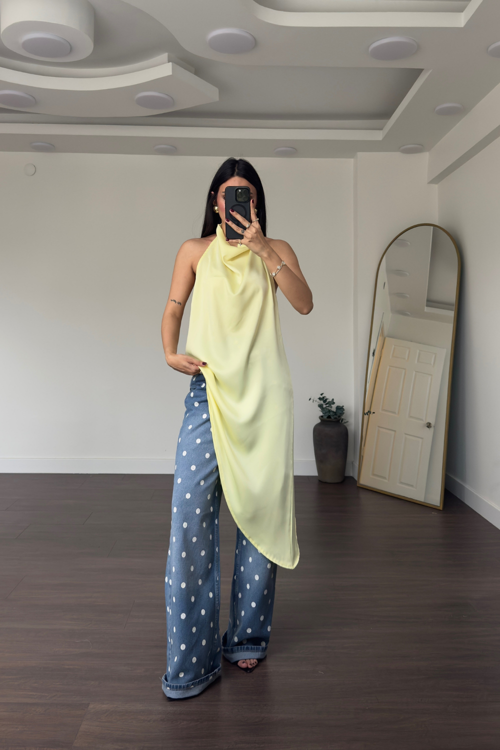Sırt Dekolteli Asimetrik Saten Bluz-Sarı