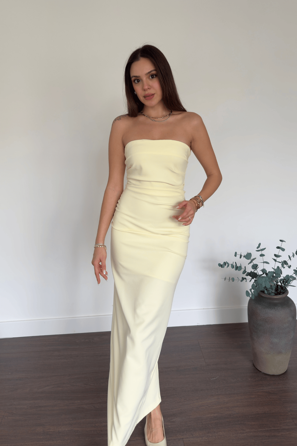 Straplez Sarı Yırtmaçlı Elbise