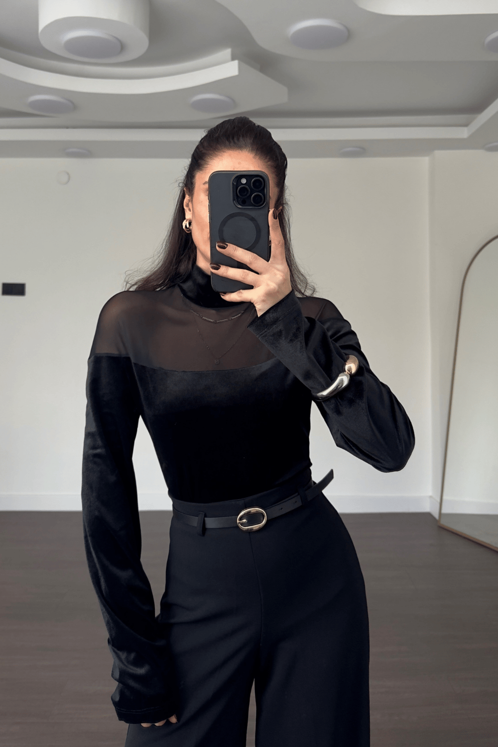 Tül Detaylı Kadife Bodysuit-Siyah
