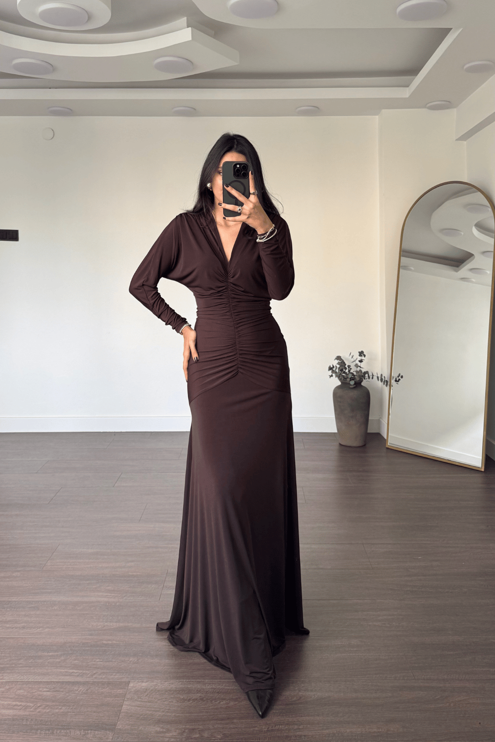 V Yaka Drape Detay Elbise-Kahve