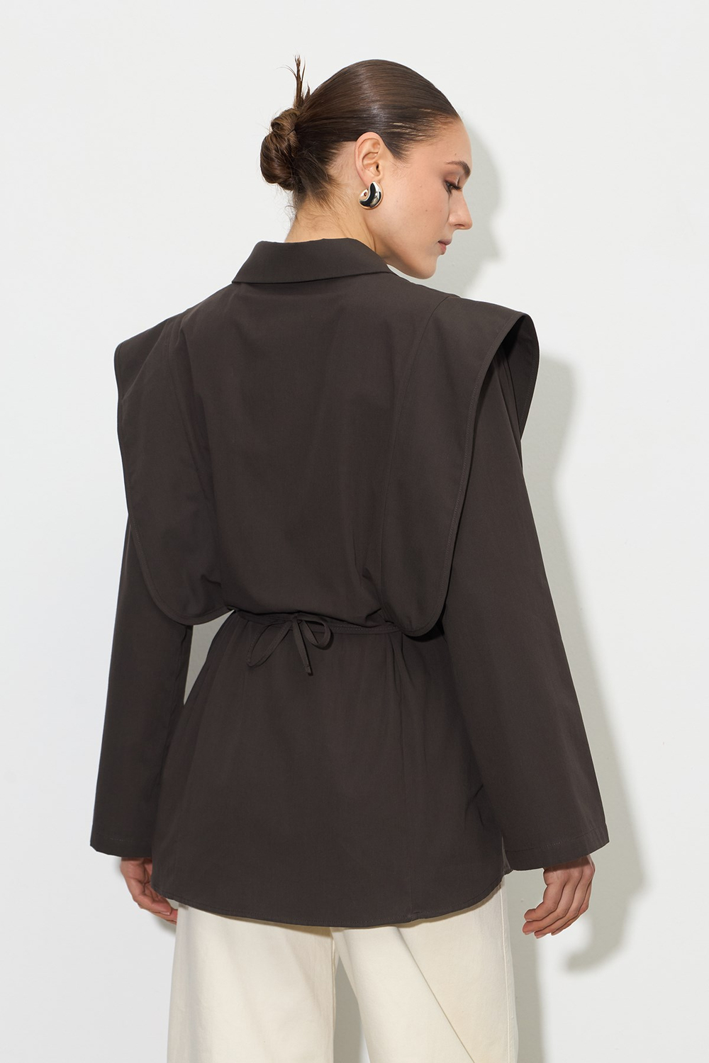 Peplum Omuz Detaylı %100 Pamuk Gömlek Kahverengi