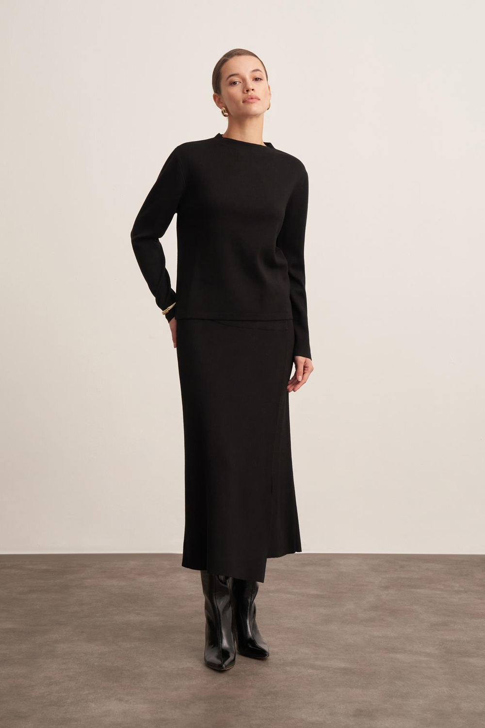 Panel Detaylı Midi Siyah Triko Etek