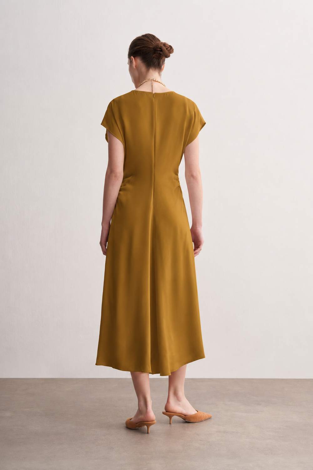 Drape Detaylı Hardal Midi Elbise
