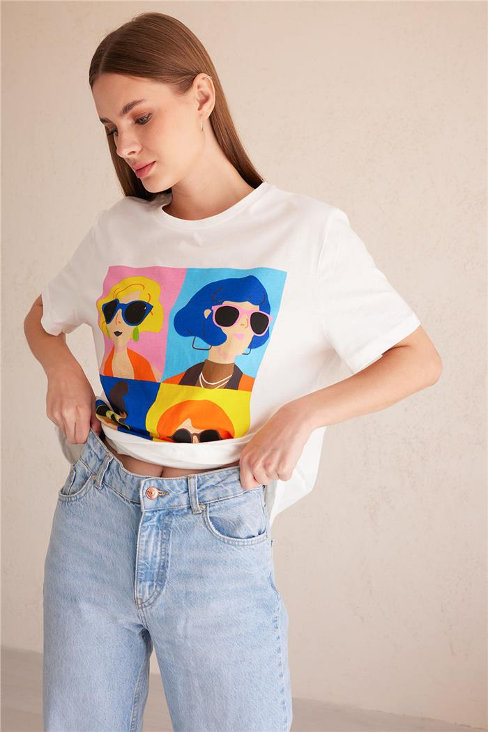 Avrile Kadın Renkli Kız Baskılı T-Shirt EKRU A23-10197