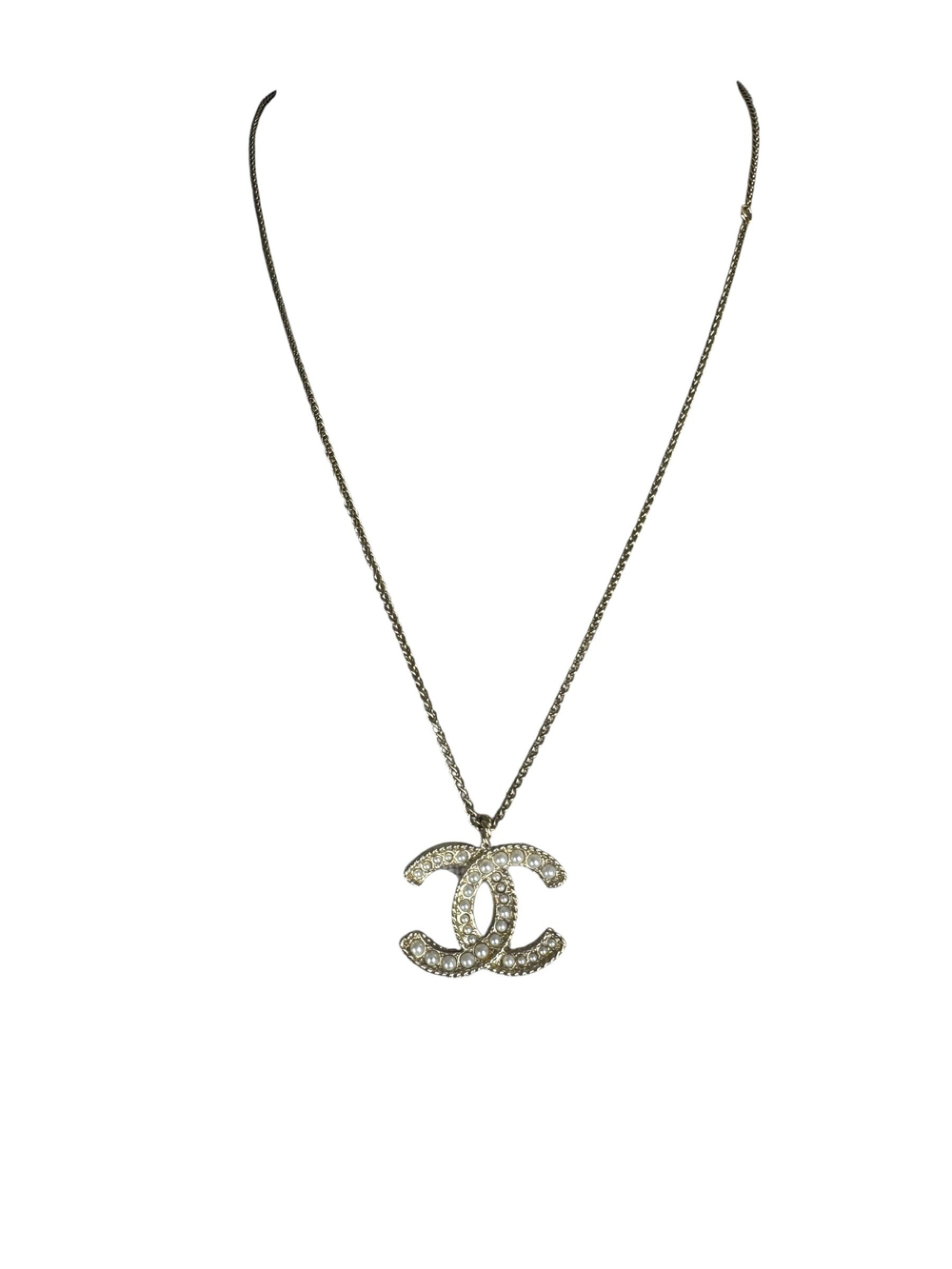 CHANEL CC  PEARL NECKLACE