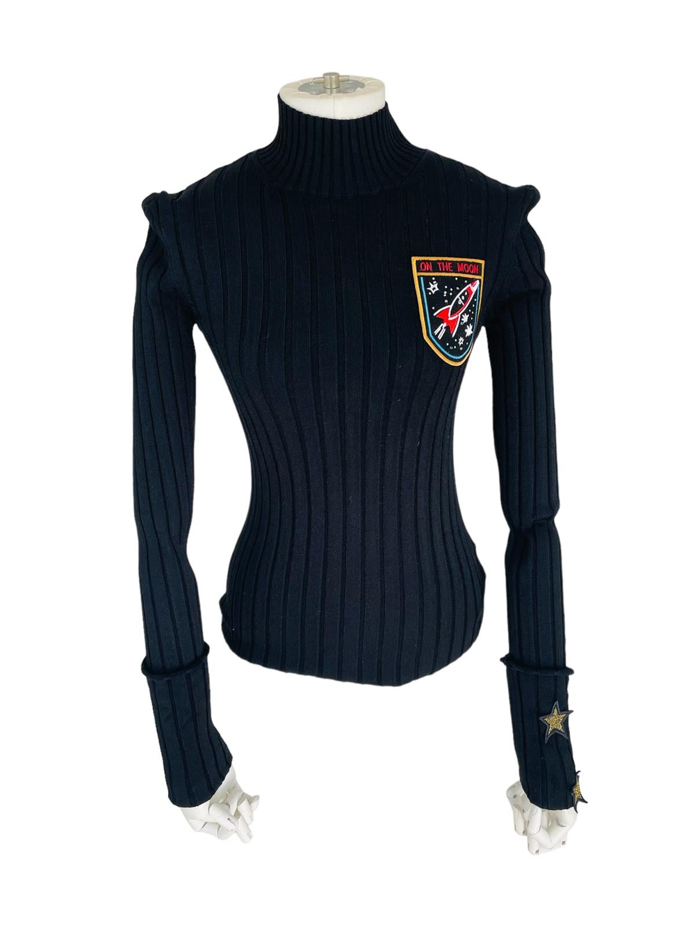 KNITWEAR