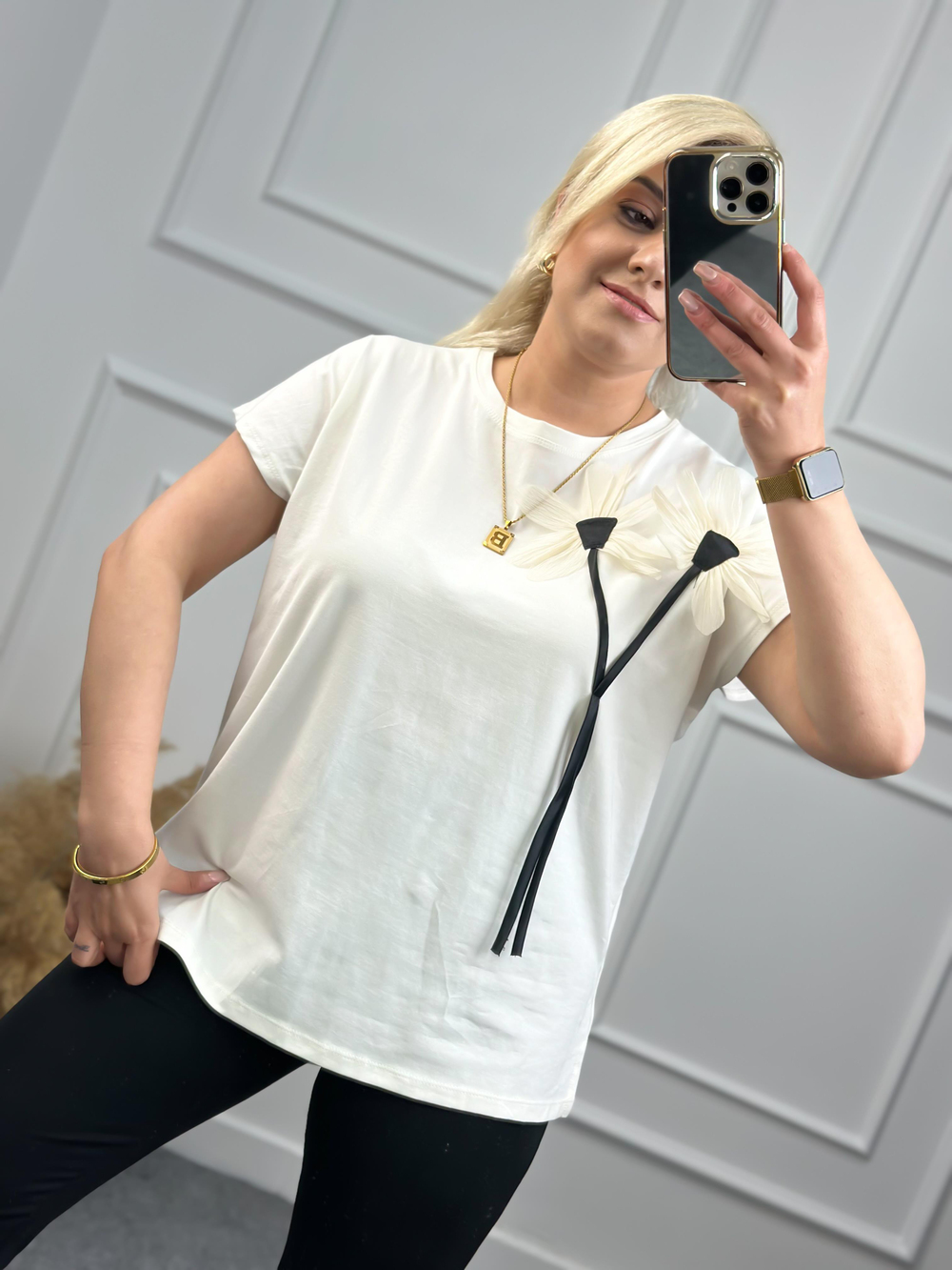 Bisikilet Yaka Çiçek Detaylı Tshirt EKRU