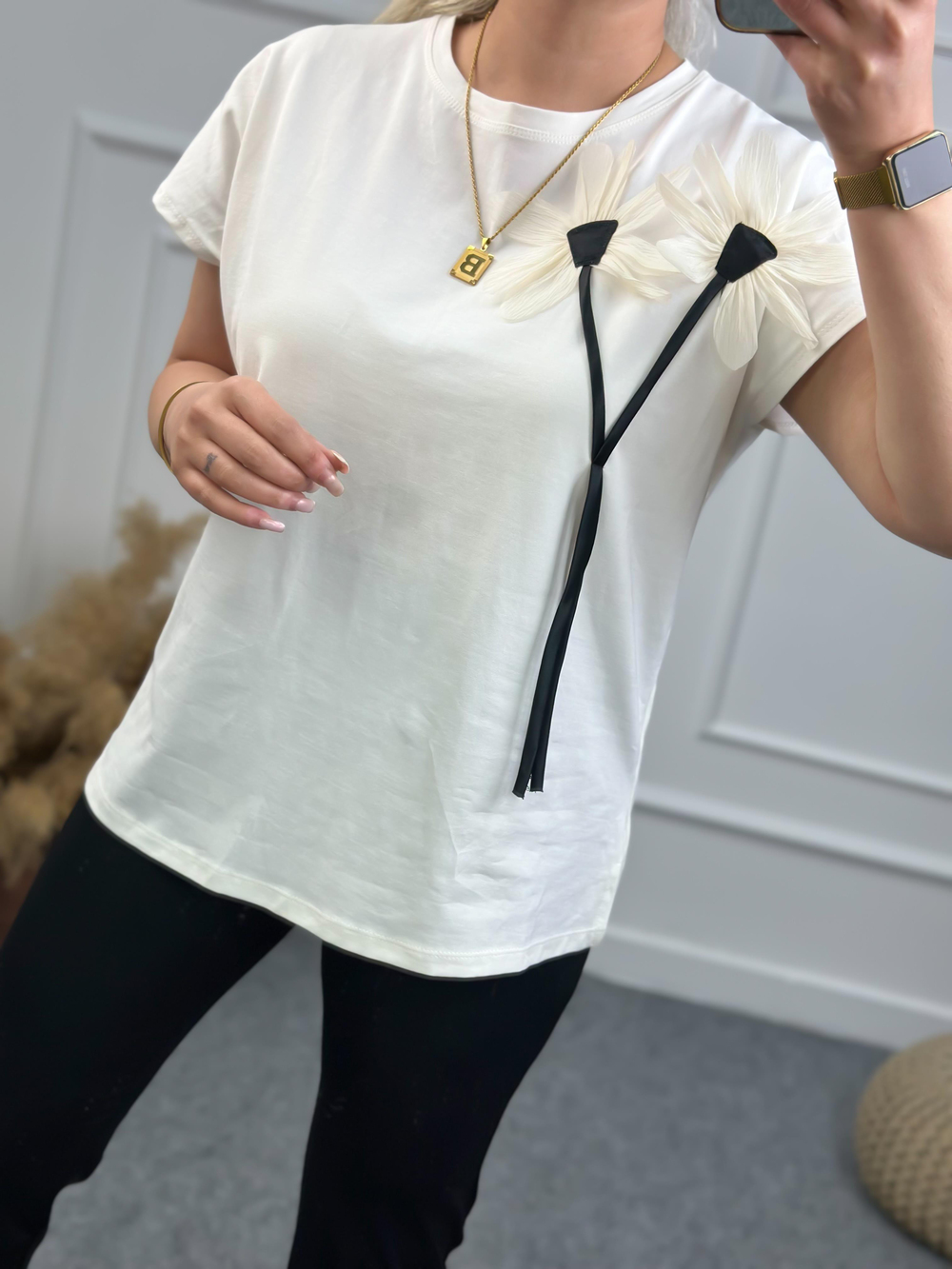 Bisikilet Yaka Çiçek Detaylı Tshirt EKRU