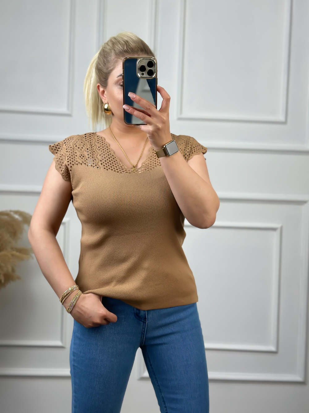 Gögüs Üstü Ajurlu Bluz CAMEL