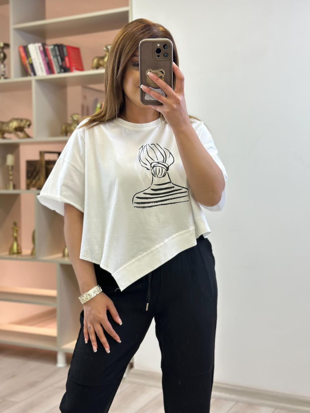 Kadın Figürlü Asimetrik Kesim Tshirt EKRU