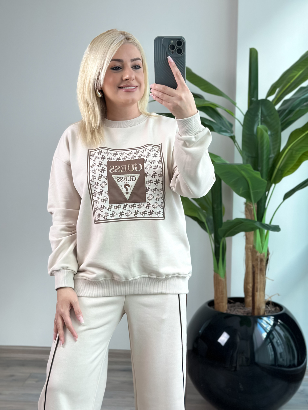 Kare Desenli Baskılı Sweatshirt BEJ